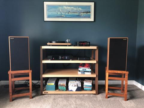 rigidrack® - 4 Shelf Rack - 1½" Thick Solid Maple Shelves - 1½" Walnut Legs - Standard Shelf Spacing